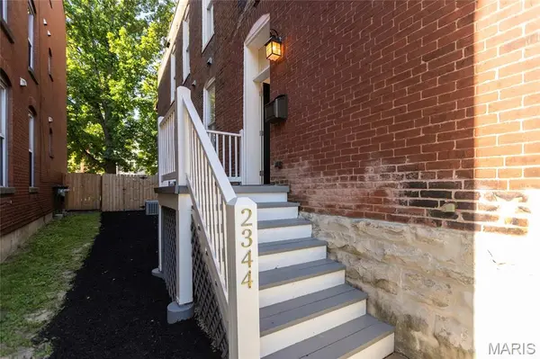 2344 Rutger ST, St Louis, MO 63104