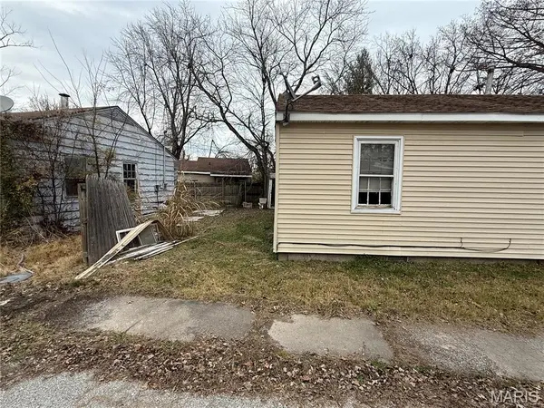 11 B Ln, Herrin, IL 62948