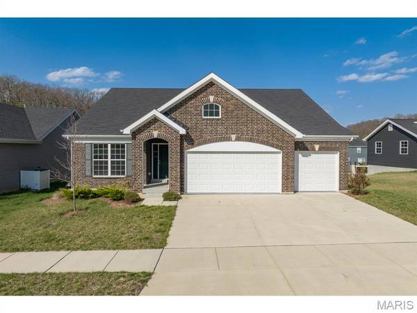 689 Fox Creek DR, Fenton, MO 63026