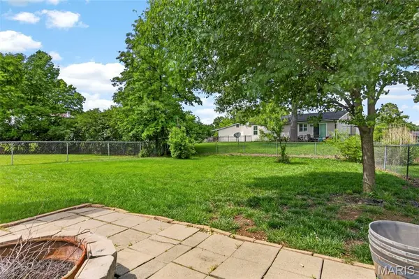693 Rustic Valley DR, Ballwin, MO 63021