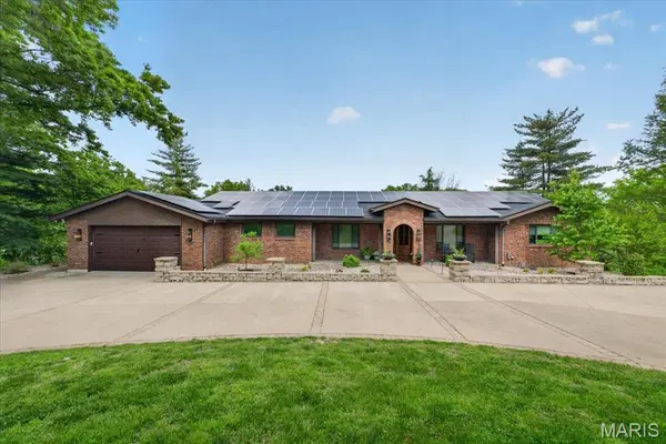2849 Erb RD, St Louis, MO 63129