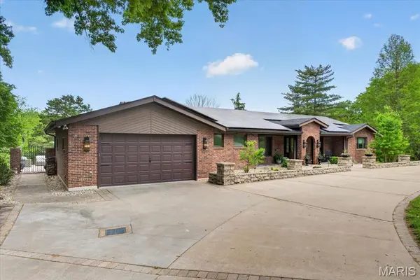 2849 Erb RD, St Louis, MO 63129