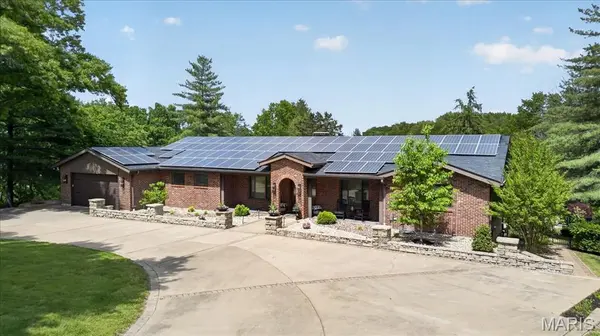 2849 Erb RD, St Louis, MO 63129