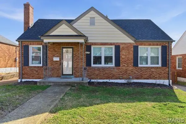 8628 Charlton LN, St Louis, MO 63123