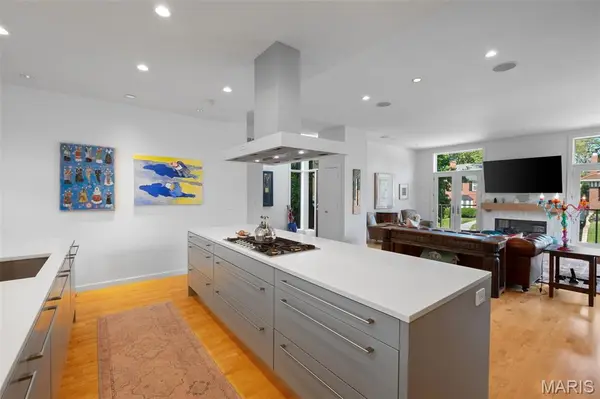 7526 Washington AVE, University City, MO 63130