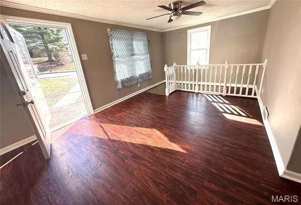 1805 Uceyle AVE, Overland, MO 63114
