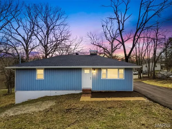 3780 Sunset DR, Pacific, MO 63069
