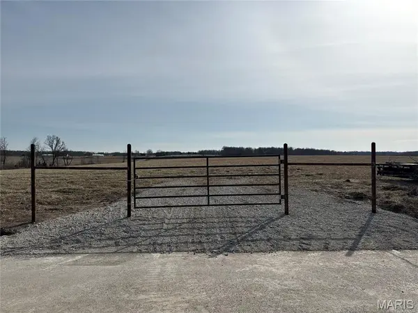 19600 Oasis DR, Phillipsburg, MO 65722