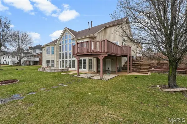 862 Whitmoor DR, Weldon Spring, MO 63304