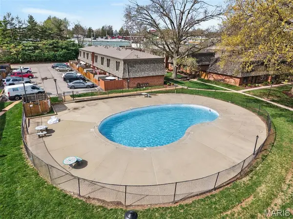 4262 Eiffel DR, St George, MO 63125