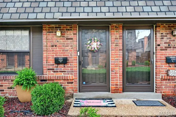 4262 Eiffel DR, St George, MO 63125