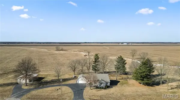 17251 Illinois Route 127,  Butler,  IL 62015
