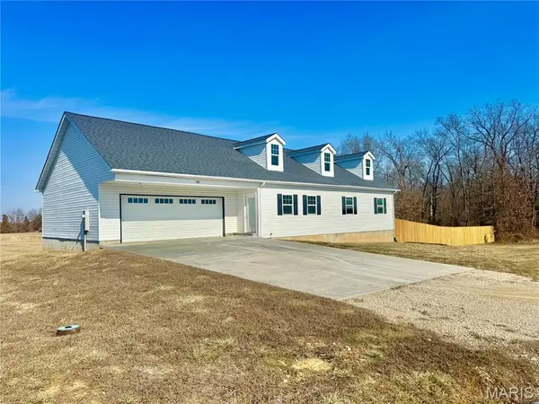 300 Blackberry LN, Bismarck, MO 63624
