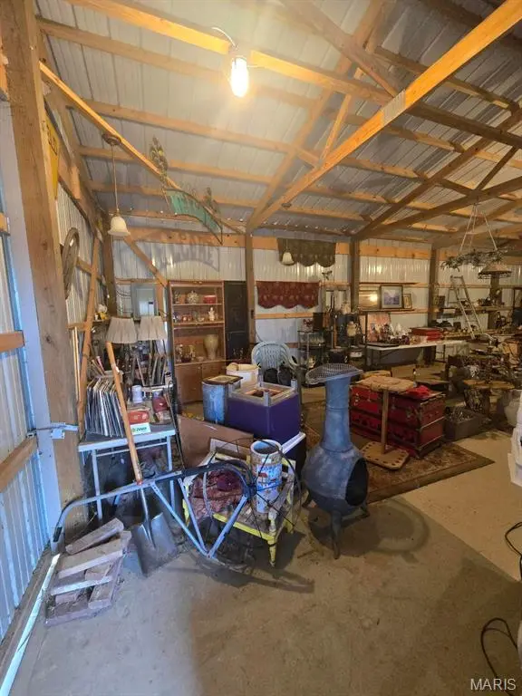 000 Split Oak RD, Willow Springs, MO 65793