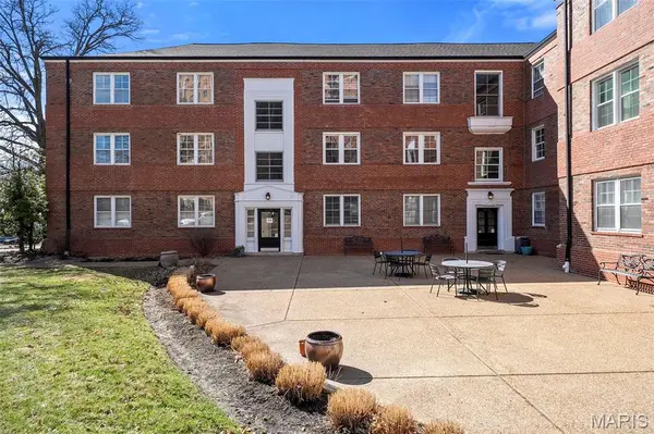 923 S Hanley RD #E, Clayton, MO 63105