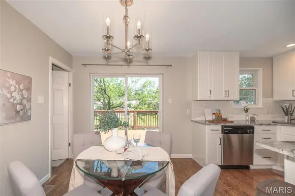 9041 Lemona DR, St Louis, MO 63123