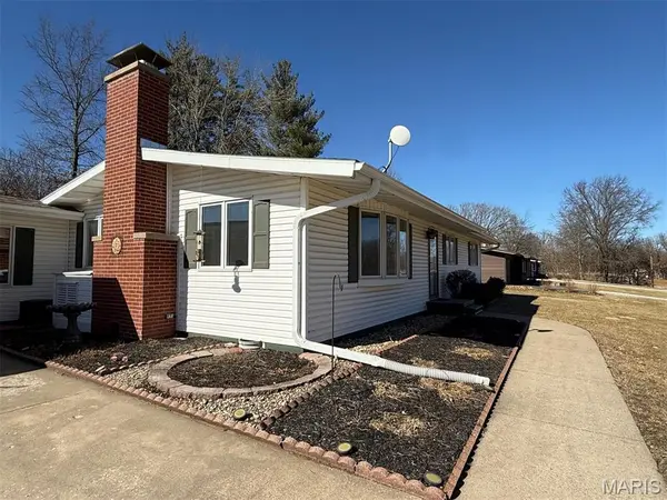 705 N Cottey ST, Edina, MO 63537