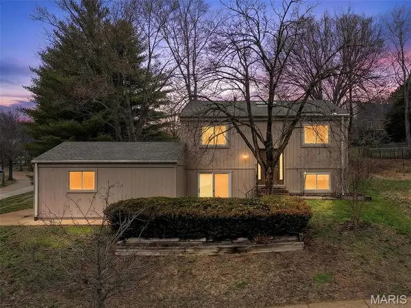 1601 Country Hill LN, Ballwin, MO 63021