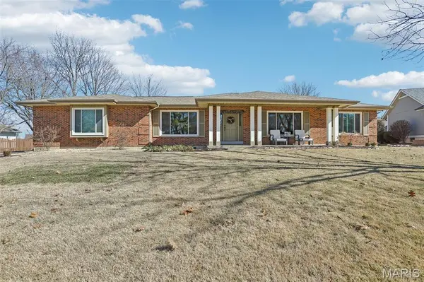 1128 Black Forest DR, St Charles, MO 63301