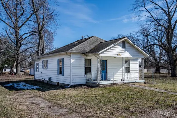 114 N West, Elkville, IL 62932