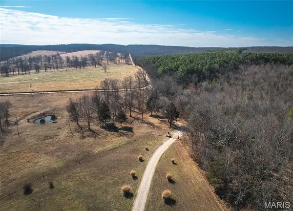 37595 Westgate RD, Plato, MO 65552