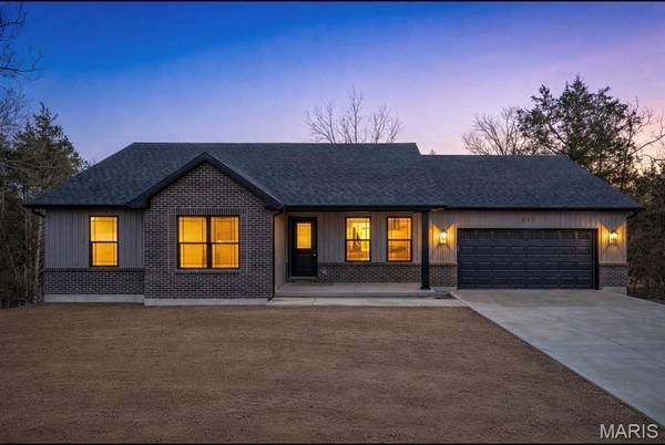 830 Stone Gate DR, De Soto, MO 63020
