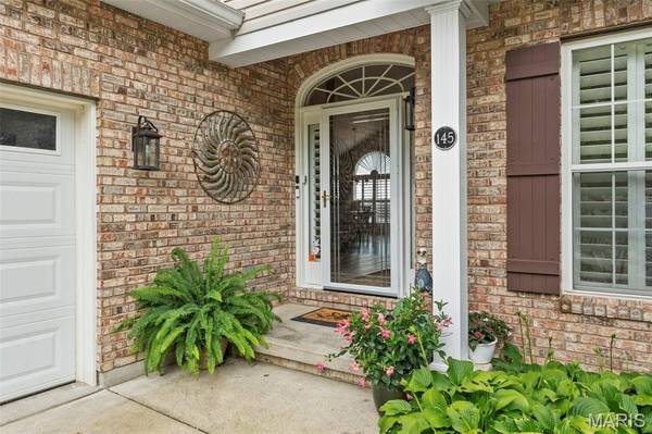 145 Brickyard DR, Golden Eagle, IL 62036