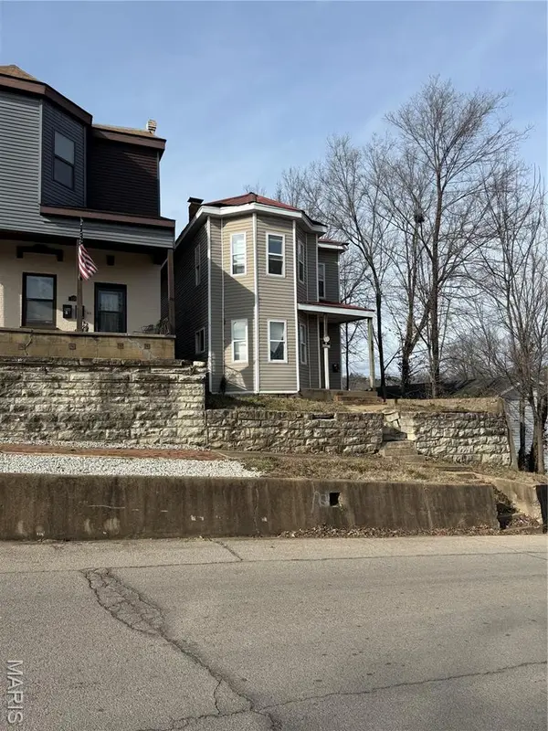 104 E 2nd ST,  De Soto,  MO 63020
