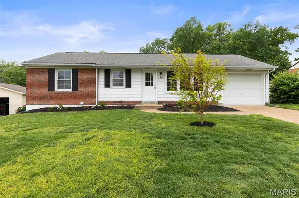 9931 Foxglove DR, St Louis, MO 63123