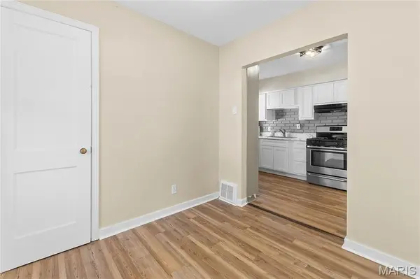 204 Wiegel DR, Ferguson, MO 63135