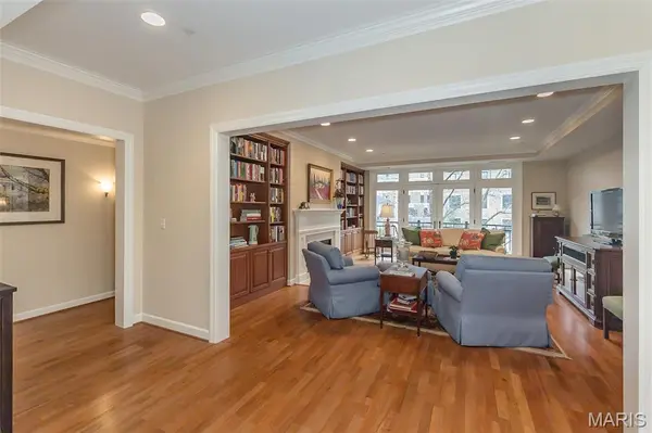 40 Brighton WAY #2N, Clayton, MO 63105