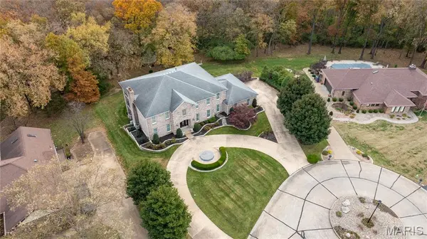 12856 Pointe DR, Sunset Hills, MO 63127