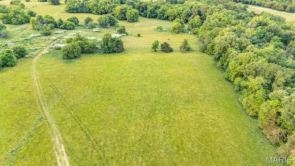 48883 Huntington LN, New London, MO 63459