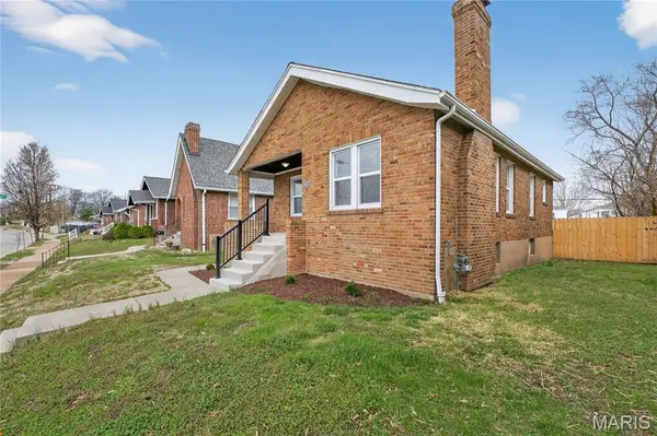 5927 W Park AVE, St Louis, MO 63110