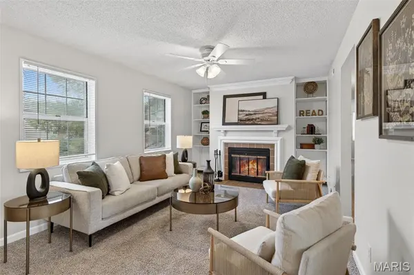 9137 Wrenwood LN,  Brentwood,  MO 63144