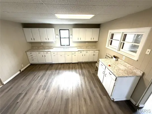 1006 N 2nd ST, Belleville, IL 62226