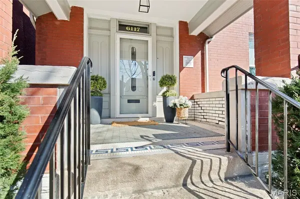 6117 Westminster PL, St Louis, MO 63112