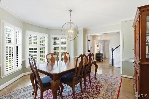 44 Willow Hill RD, Ladue, MO 63124