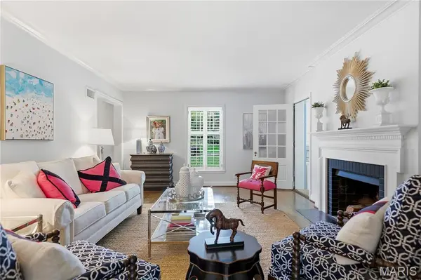 44 Willow Hill RD, Ladue, MO 63124