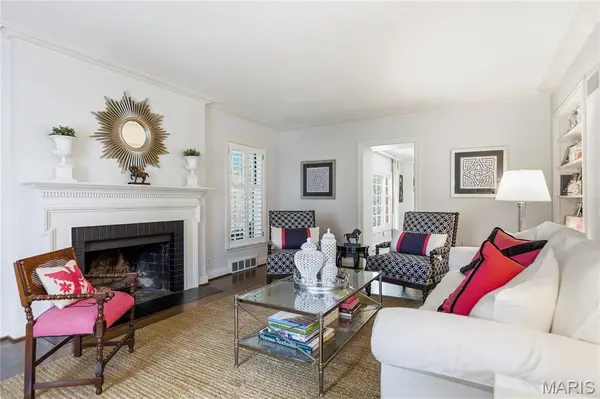 44 Willow Hill RD, Ladue, MO 63124