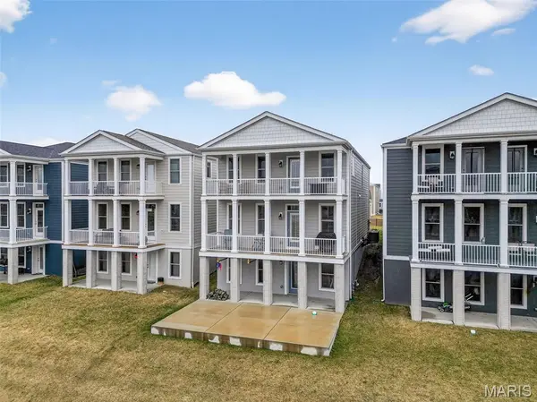 1072 Dyess WAY, St Charles, MO 63301