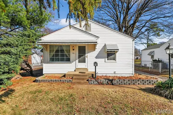 1 Wescott DR, Florissant, MO 63031
