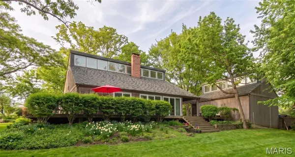 2825 Clayton Forest CT, Town And Country, MO 63131
