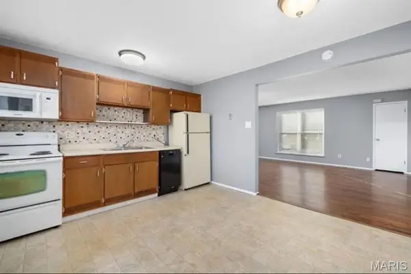 9310 Shirley Gardens DR, St John, MO 63114