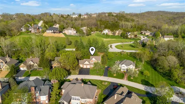 882 Cabernet LN, St Albans, MO 63073