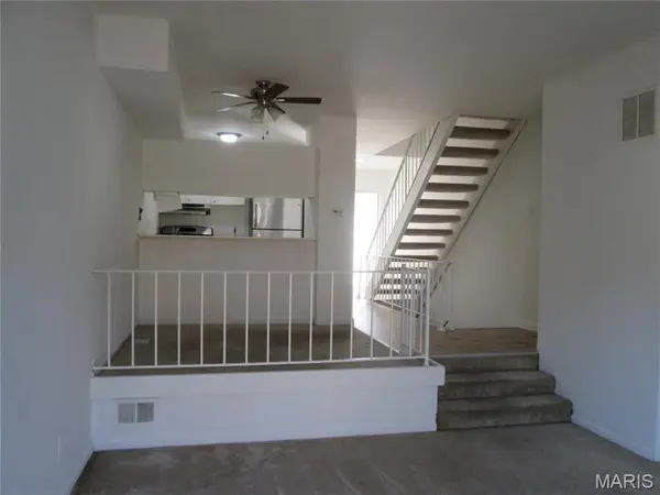 1210 Wicklow RD #L, Ballwin, MO 63021