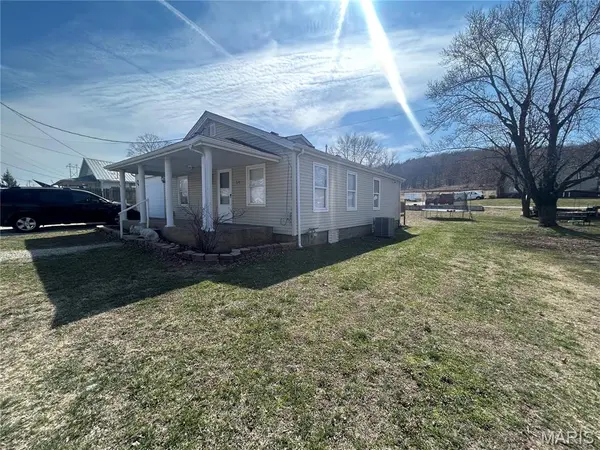 24 Woodlawn DR, Leadington, MO 63601