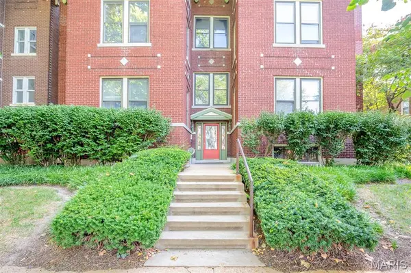 5845 Nina PL #3W, St Louis, MO 63112