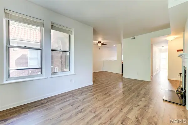 5845 Nina PL #3W, St Louis, MO 63112