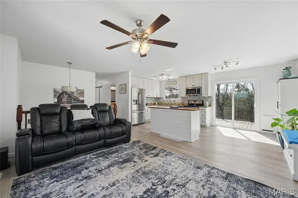 8 Dogwood LN, Hillsboro, MO 63050